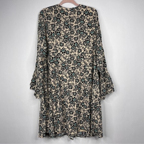 Torrid - ACAS GRY FLRL GZ LS
LACEUP SKTR 0 MULTI
FLORAL - Picture 4 of 12